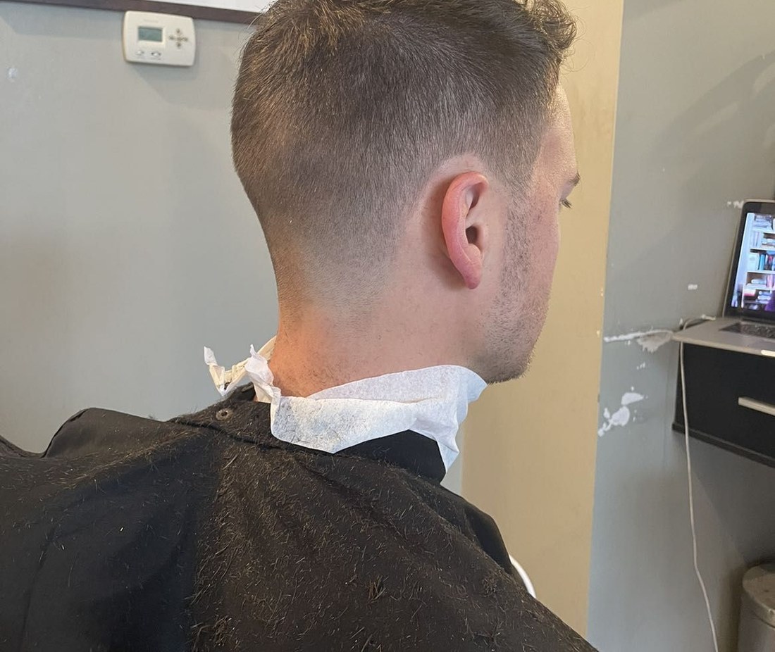 Tapered cut with a clean neckline